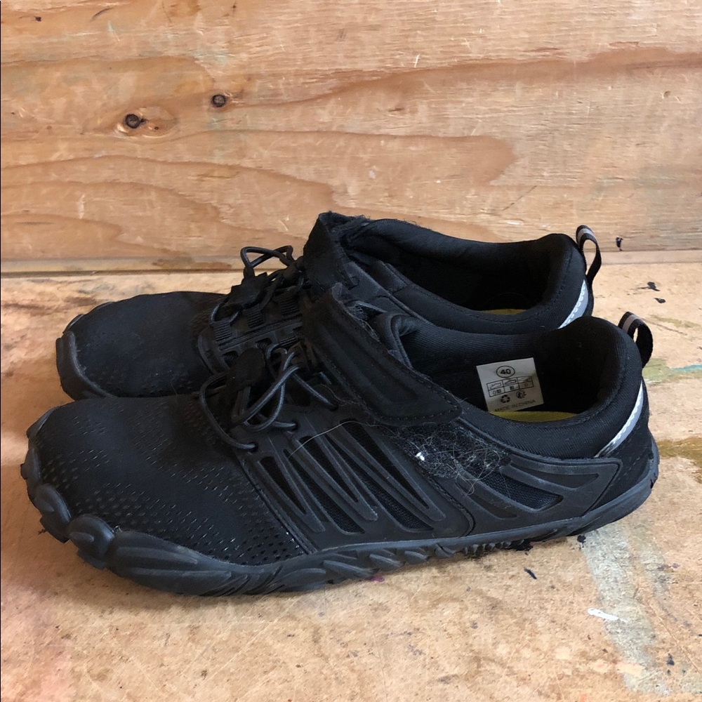 WHITIN Men's Black Minimalist Trail Runner Wide Toe   Barefoot Shoes Sz 40/7Us